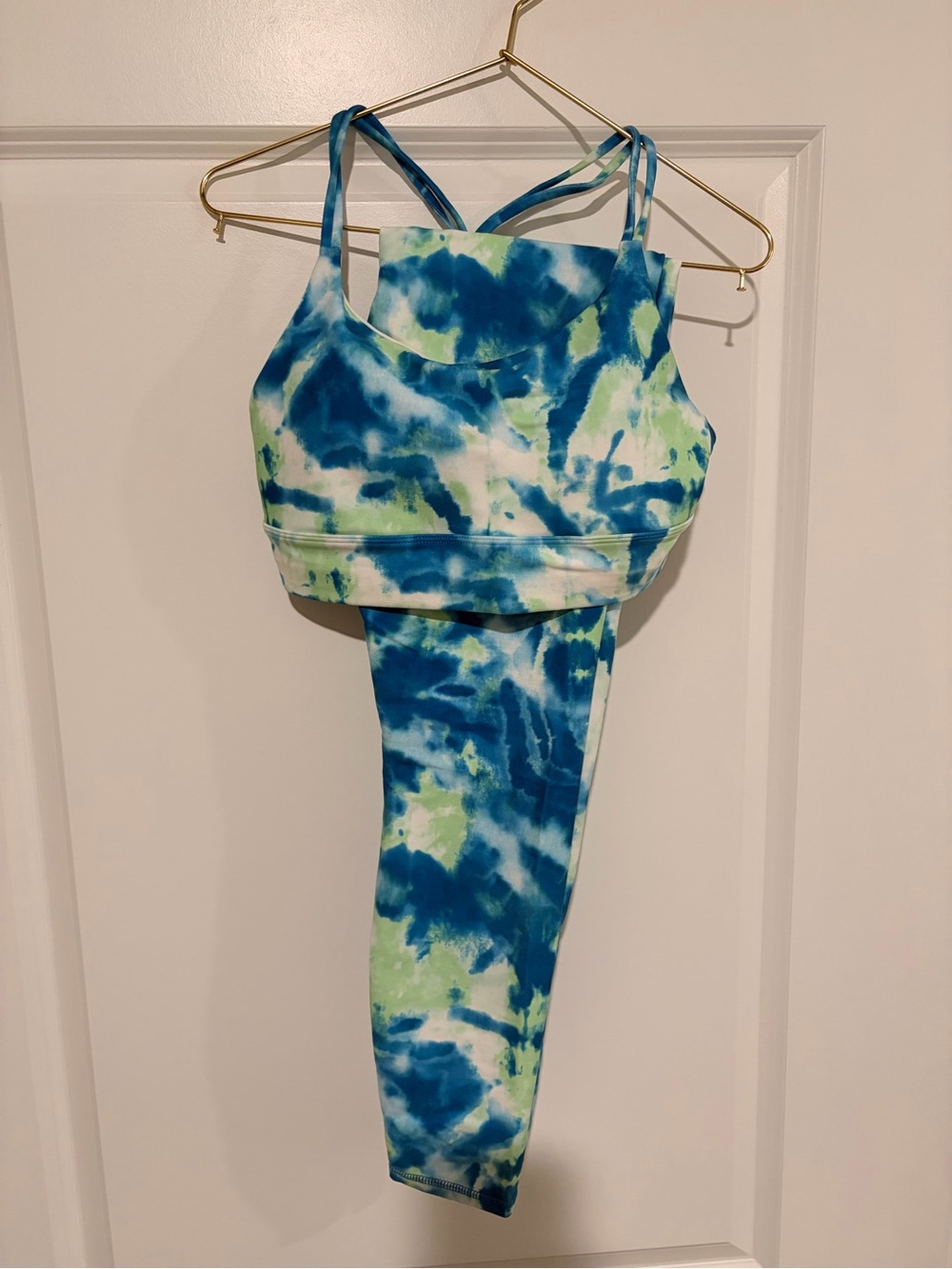 Fabletics Wildfox Blue & Green Tie-Dye Sports Bra & Leggings Set